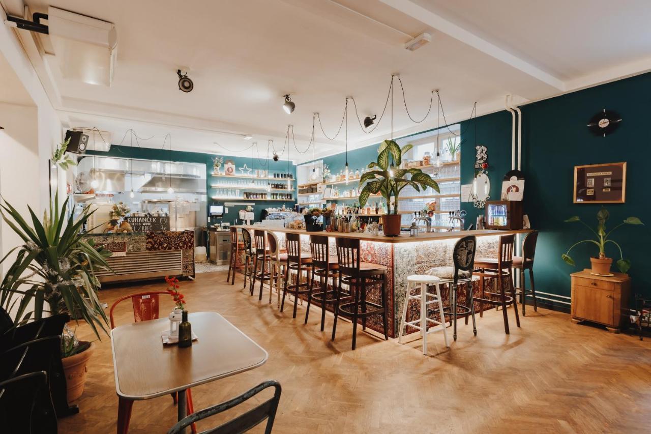 Party Hostel Zzz 卢布尔雅那 外观 照片