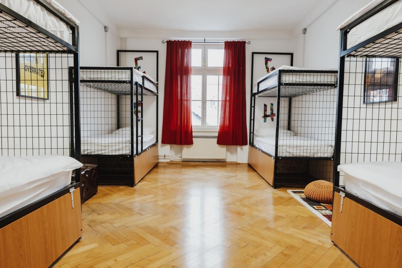 Party Hostel Zzz 卢布尔雅那 外观 照片